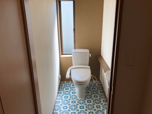 大阪市 トイレと洗面所の壁紙 クロス とクッションフロアの張替え 西内装は大阪市 堺市 松原市で実績多数